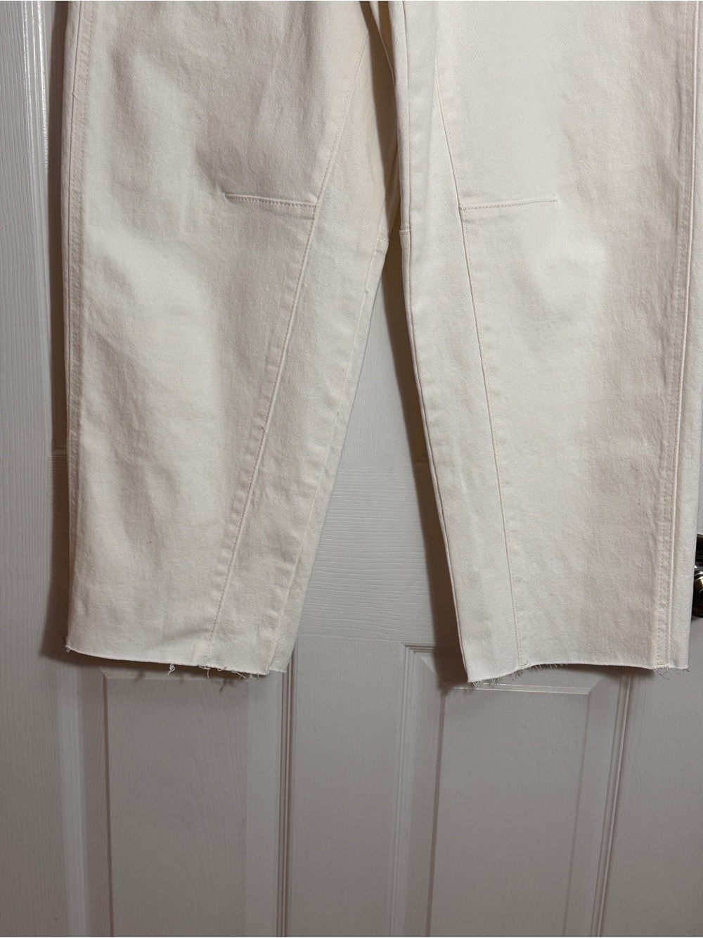 NWT Free Assembly Women's Cropped Carpenter Barrel Jeans Cream Vanilla White - Picture 4 of 6